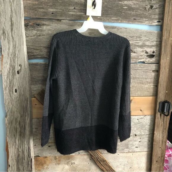 Dkny NWT Size Large Grey/Black Knit Sweater - Picture 4 of 6
